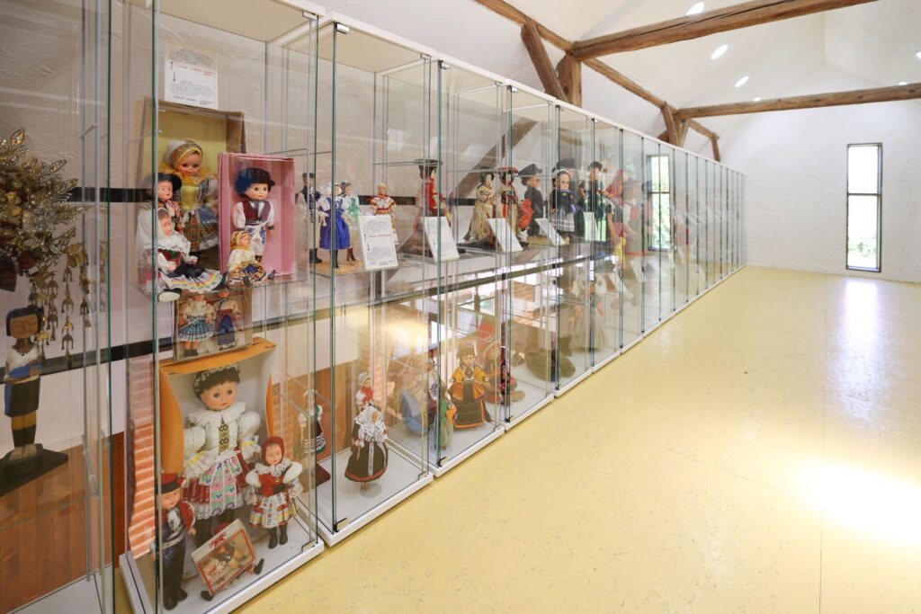 Marekove bábiky – expozícia krojovaných bábik, Cerová Autor: Vladimír Miček
